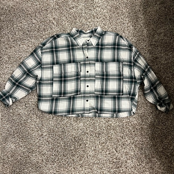 Abercrombie Green and White Cropped Flannel - Picture 2 of 3